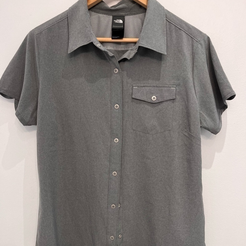 2/40$North face gray short sleeve shirt size large